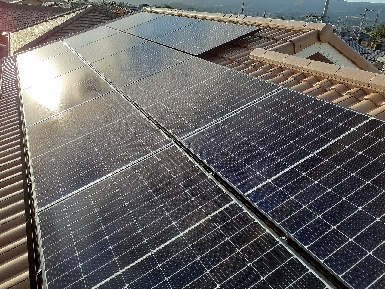 瓦屋根にも太陽光発電を設置可能です！ 画像